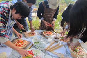 地元食材を使ったピザづくり体験